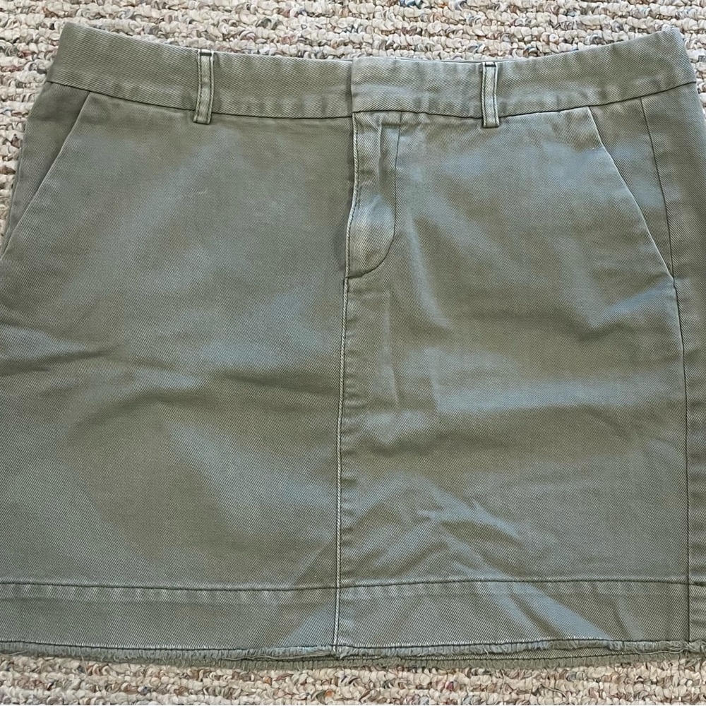 GAP khaki mini
